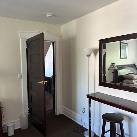 Victorian Palace- Mahogany Room East Orange Esterno foto